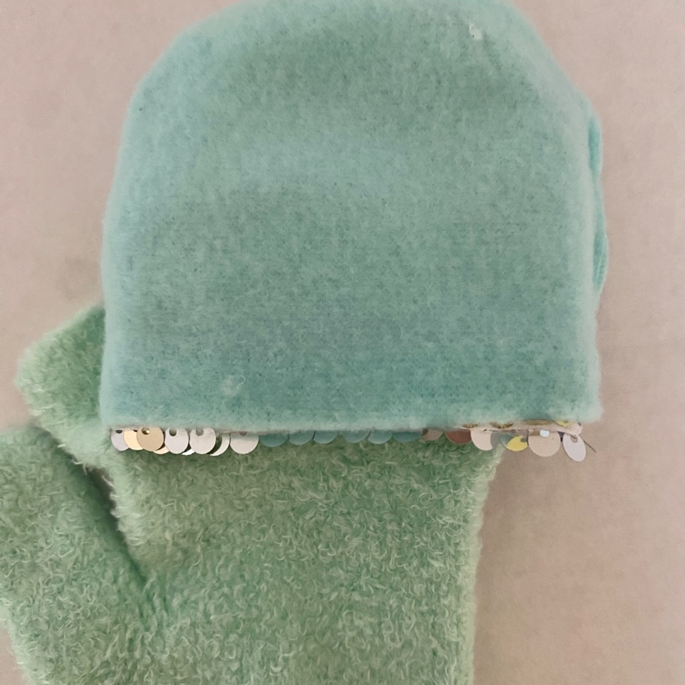 Mittens - Picture 4 of 10